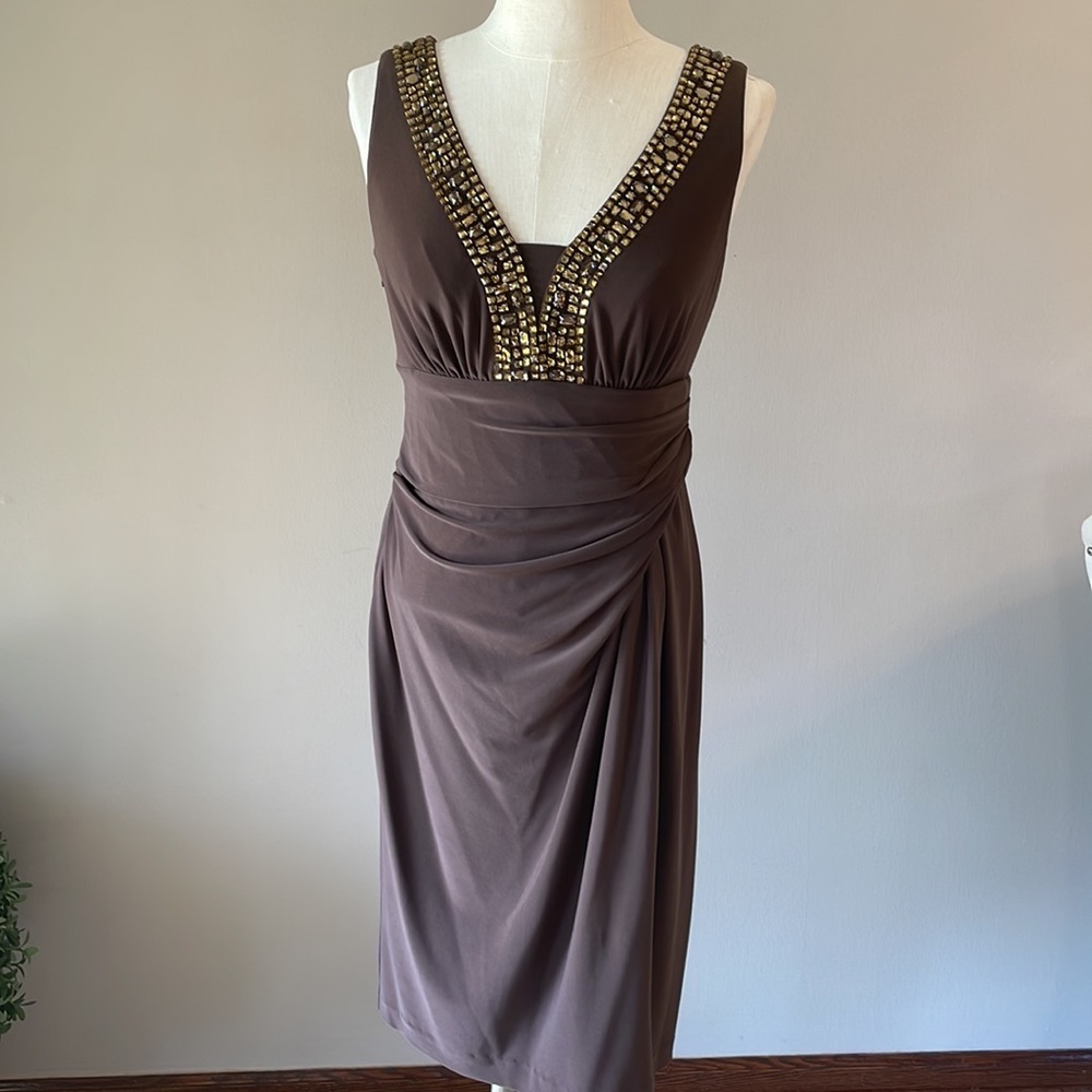 ANNE KLEIN  GOLD BEADED V neck sleeveless ruched sheath stretch dress brown 4